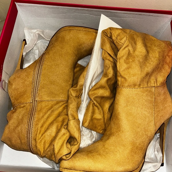 Shoedazzle Michea High Stiletto heel Boots. Size 7 in women. Beige - Picture 3 of 10